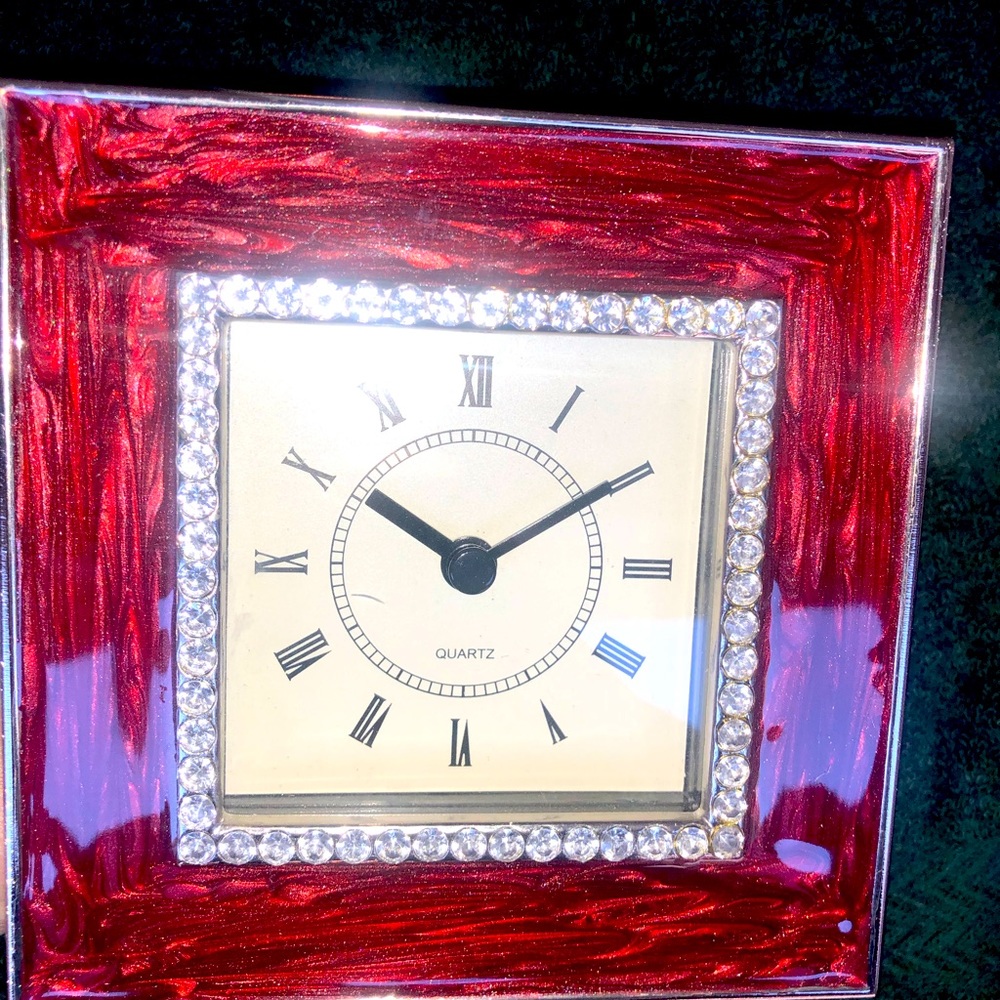 Quartz Desk clock battery operated